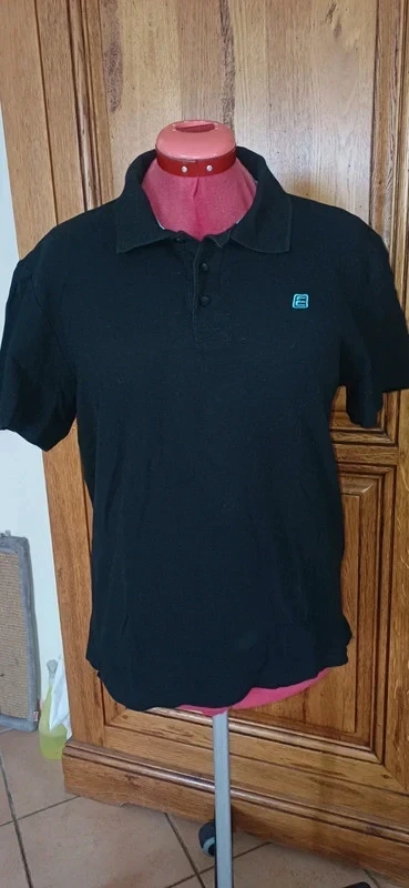 polo noir de la marque Energétique en taille XL